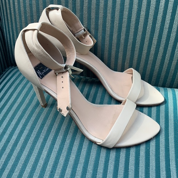 Elon Kling for Marciano size 7 1/2. Nude leather open toe heels - Picture 3 of 7